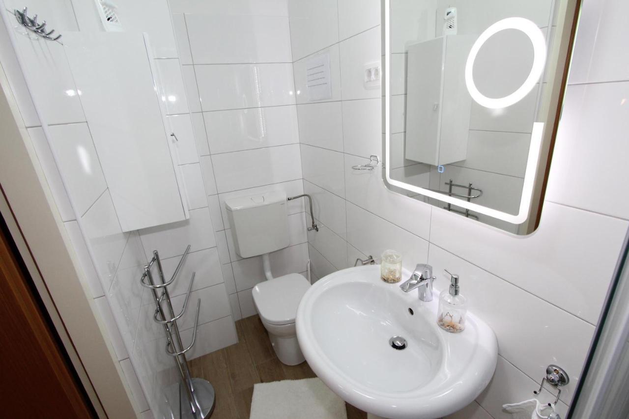 Room Roma 罗维尼 外观 照片