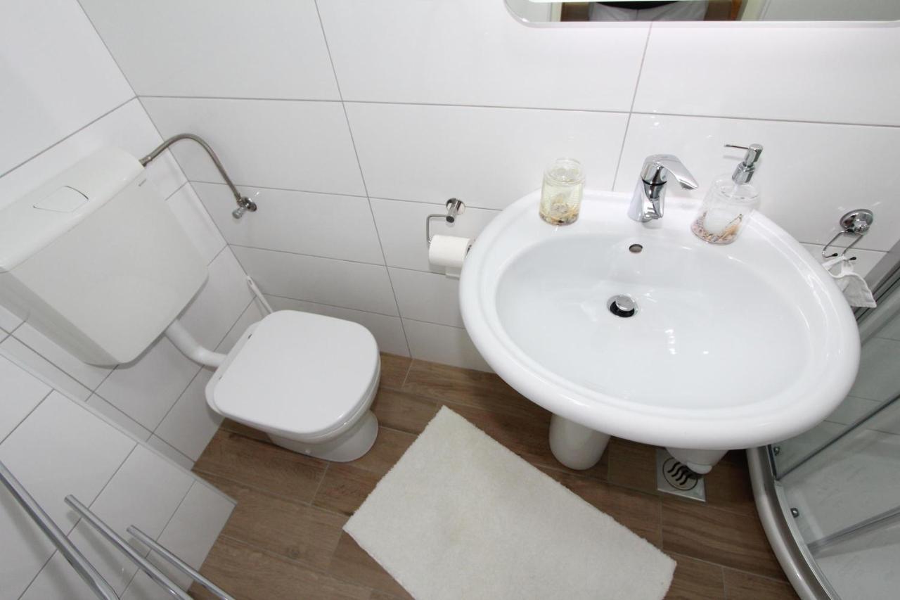 Room Roma 罗维尼 外观 照片